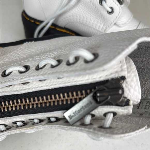 Dr. Martens Sinclair Platform Bootie (Women) Sz 8 NWOB - Picture 13 of 15